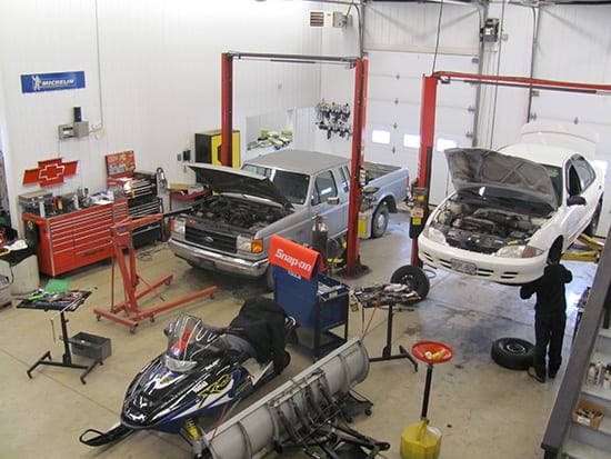 RT-Auto-inside-shop | R/T Auto Center Inc.