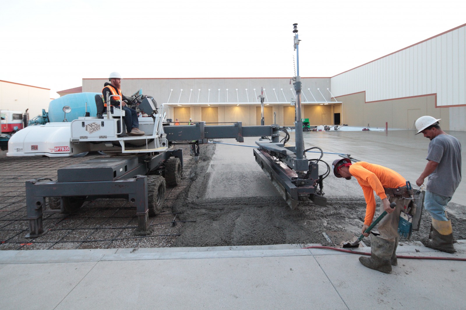 Concrete Parking Lot Paving with Laser Screed RT Concrete
