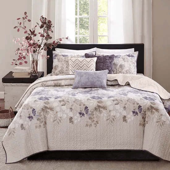 Can a King Comforter Fit On a Queen Bed?