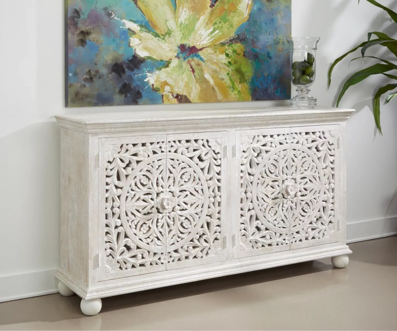 Differences Between a Hutch, Credenza, Buffet, Sideboard & China