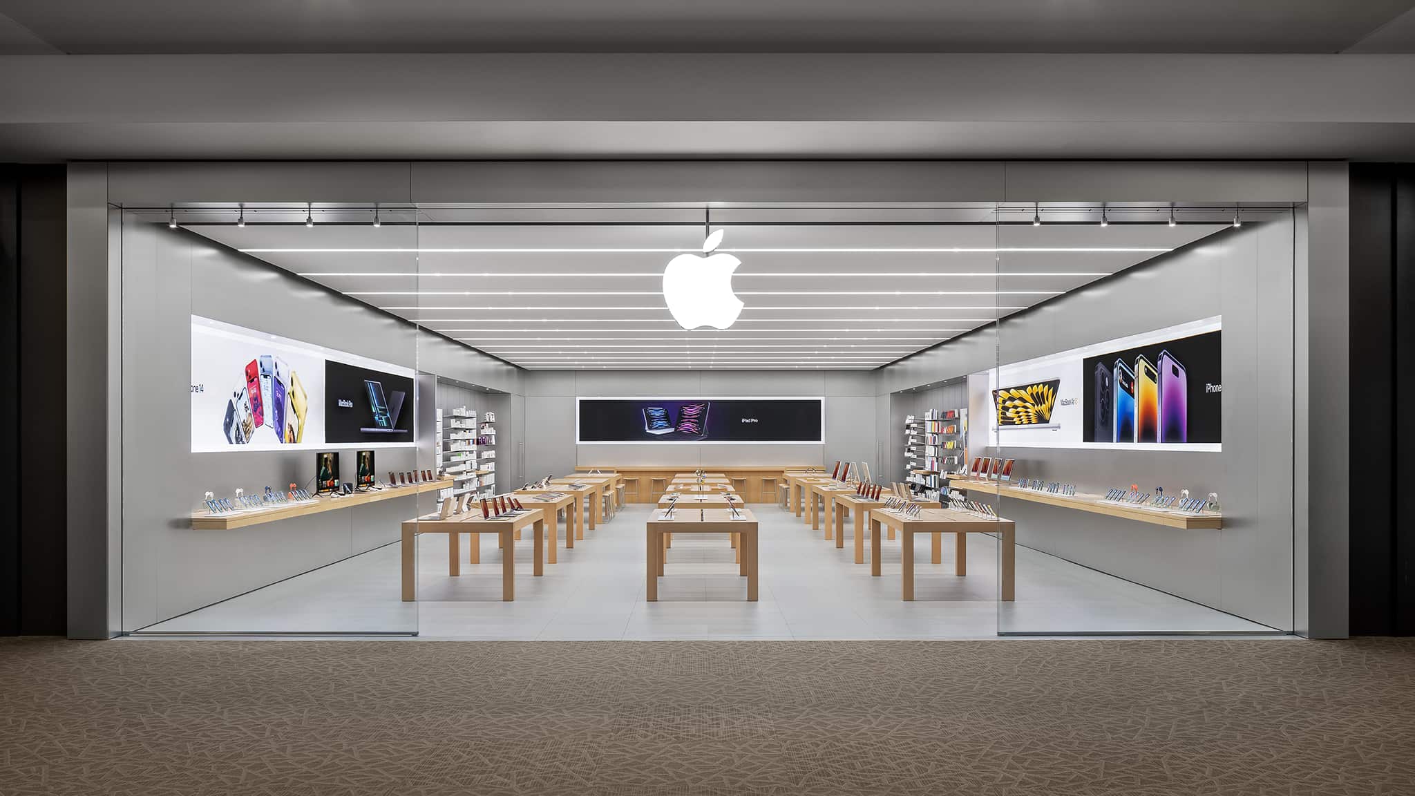 Trumbull Apple Store Apple