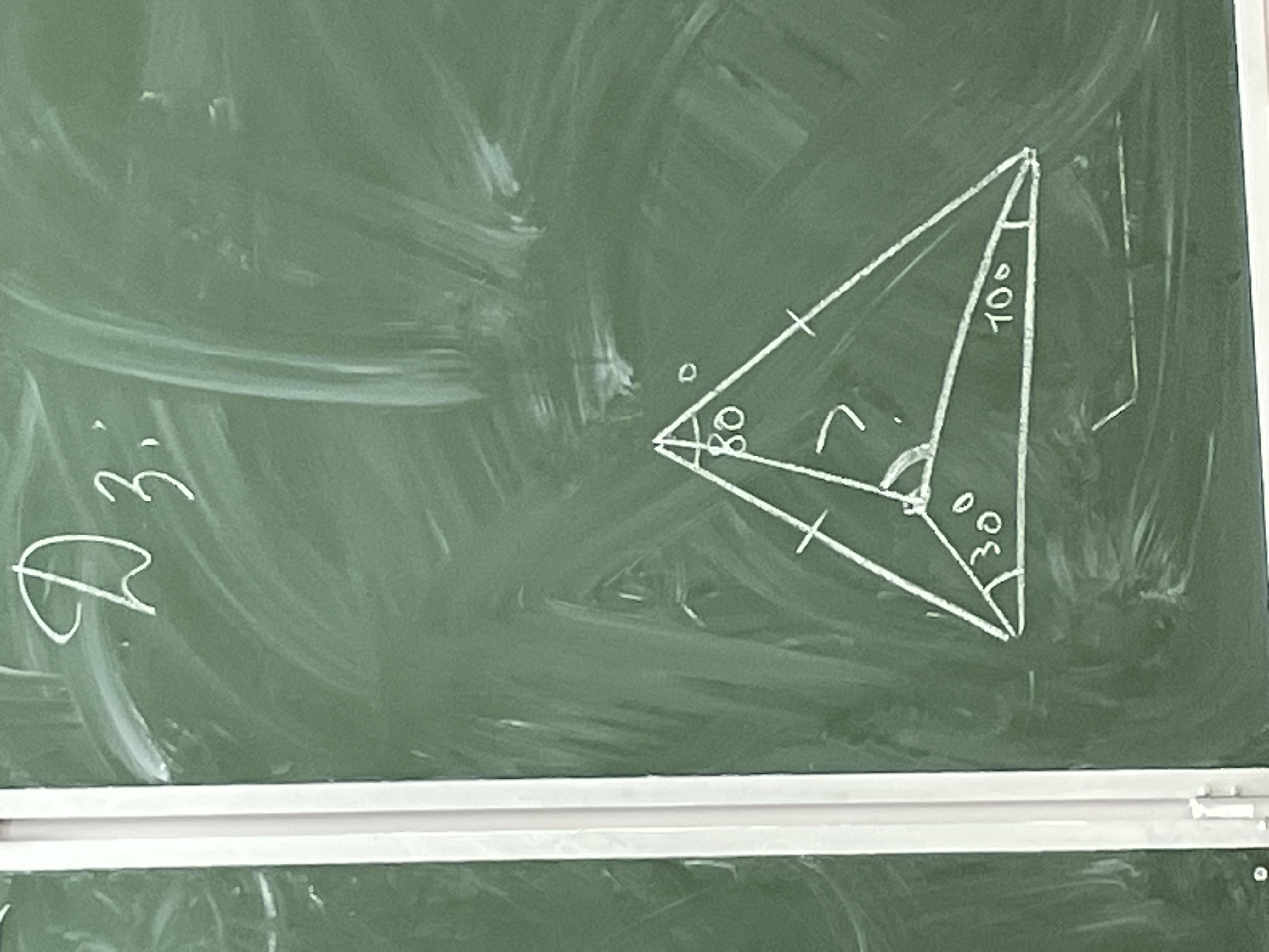 Нужно решить задачу, треугольник равнобедренный, нужной найти угол