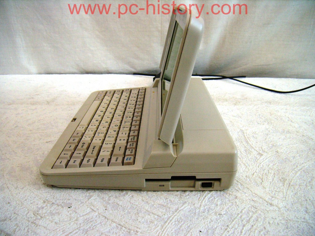 Tandy 1100 FD Laptop Computer Model No. 253530 Музей компьютеров