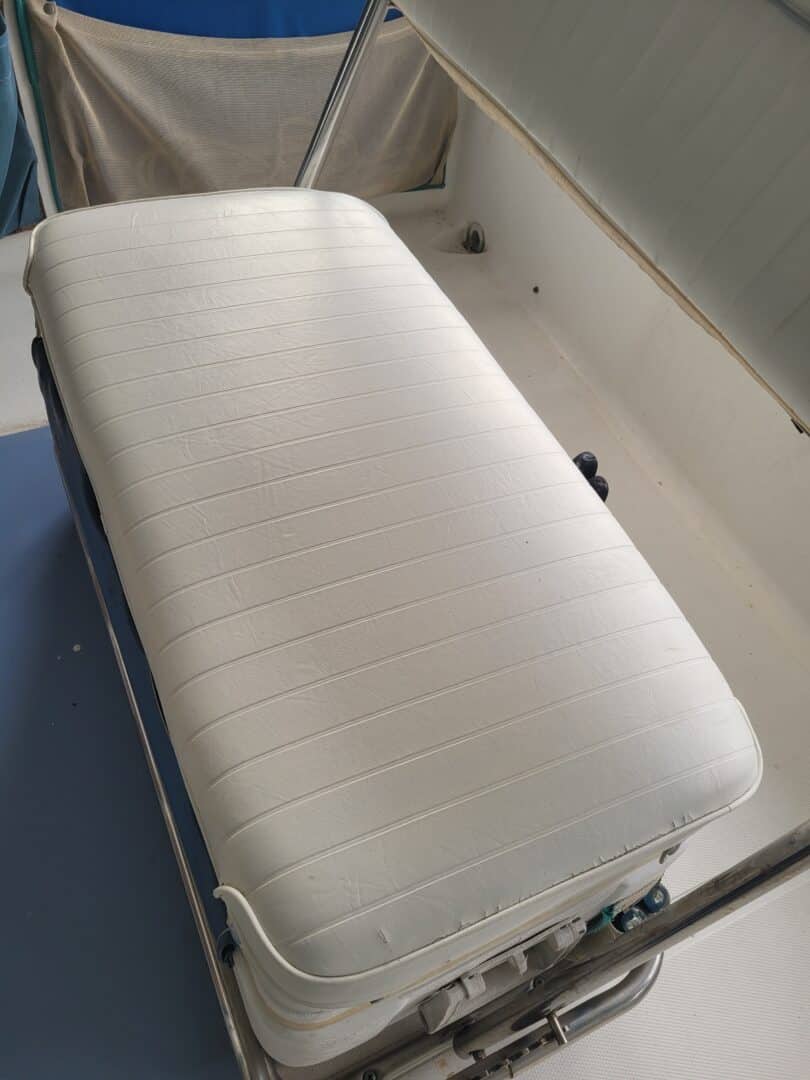 AntiUV Marine White Vinyl Finish Off White Leather Dye