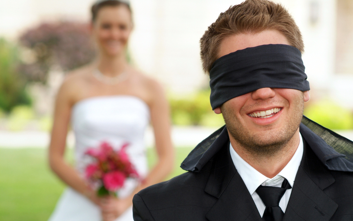 Can the Groom See the Bride's Wedding Dress Before the Big Day