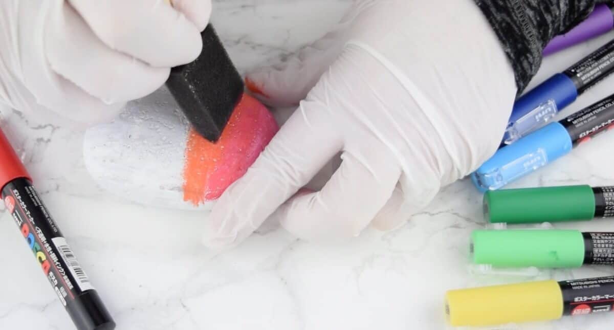 How to Blend Paint Pens to Make Amazing Rainbow Rocks