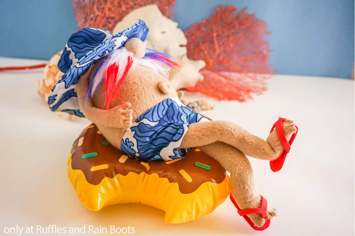 This Easy Summer Gnome Pattern is a Funny Beach Bum Gnome!