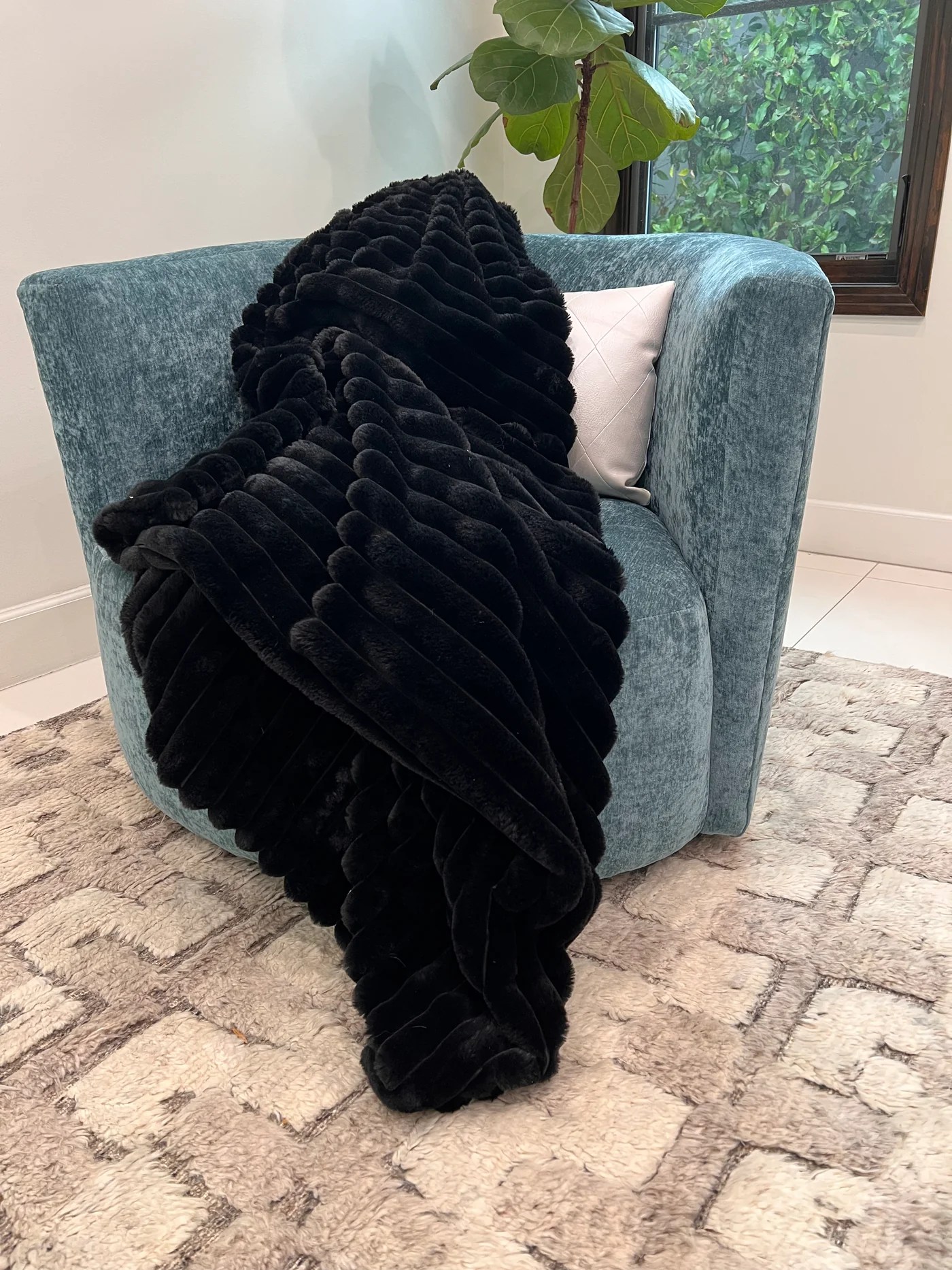 REXA 2 BLACK THROW Rug Factory Plus