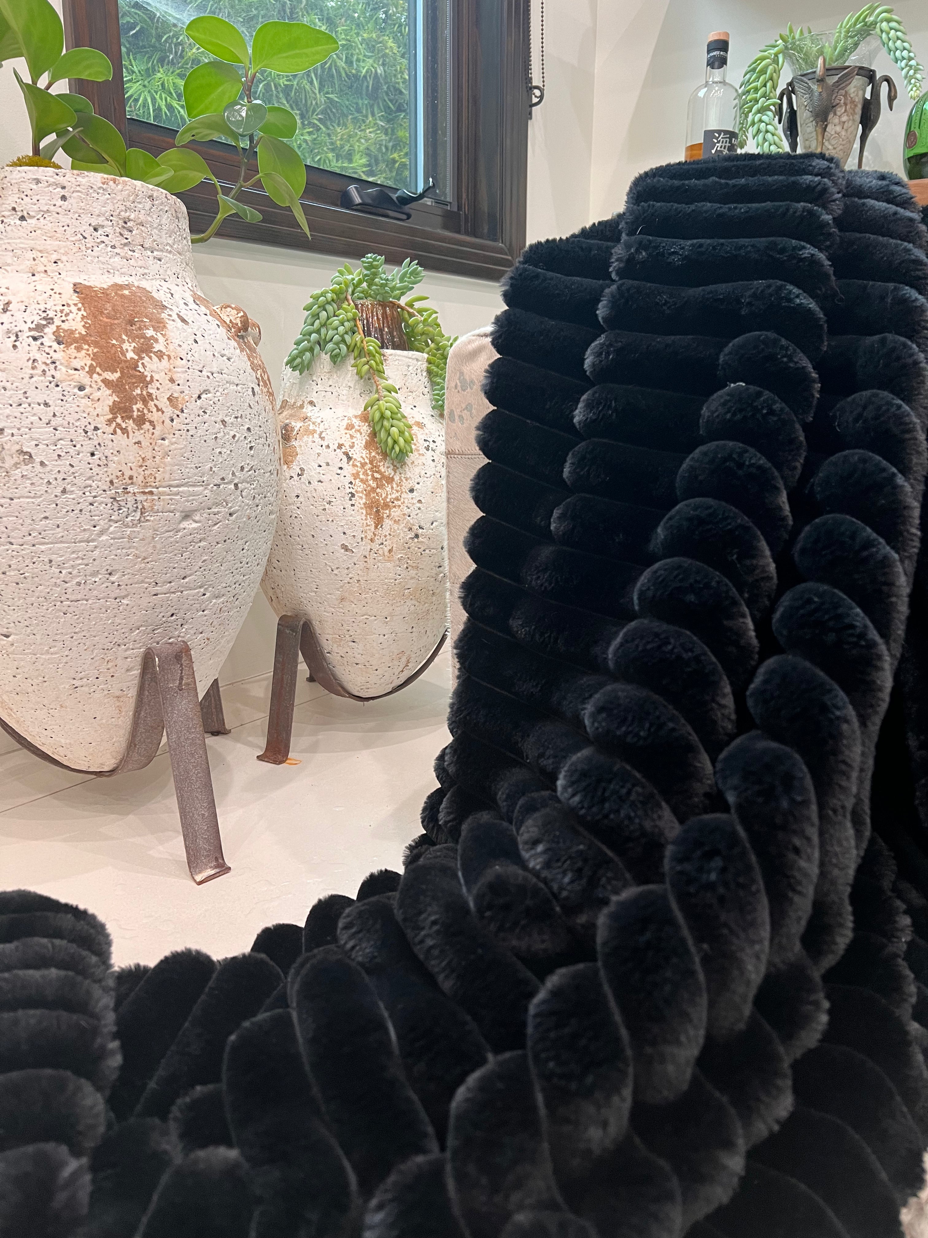 REXA 2 BLACK THROW Rug Factory Plus