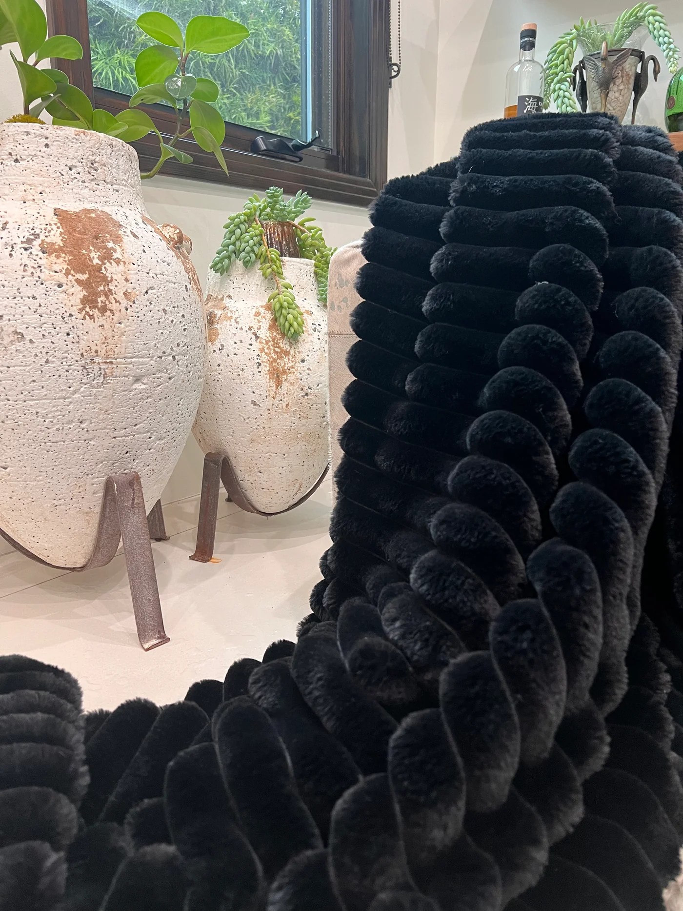 REXA 2 BLACK THROW Rug Factory Plus