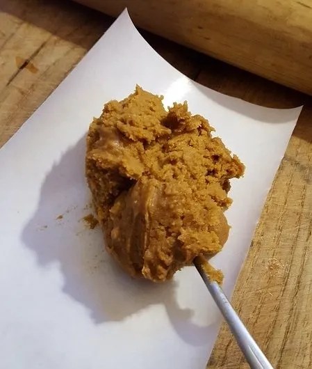Make Your Own Pollen Patties
