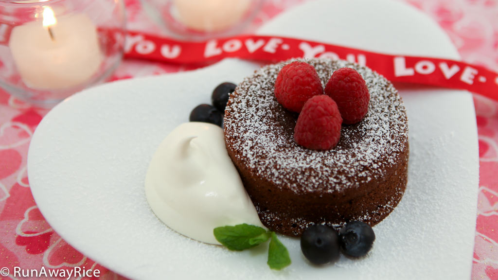 Chocolate Lava Cake (Molten Chocolate Cake) RunAwayRice
