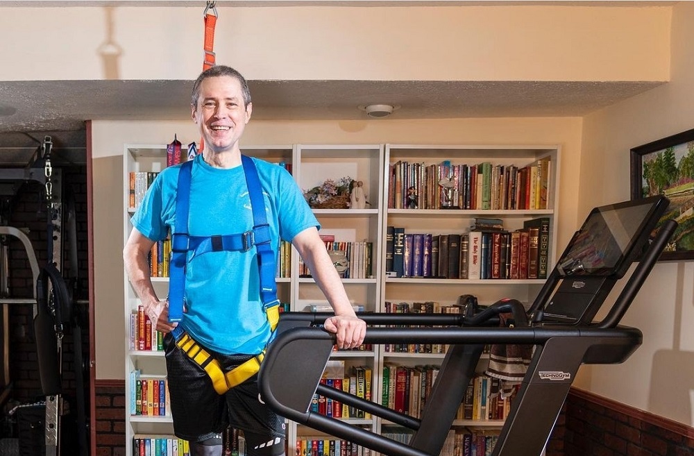 John Lambert Τρέχει μόνο σε διάδρομο λόγω απώλειας μνήμης και είναι