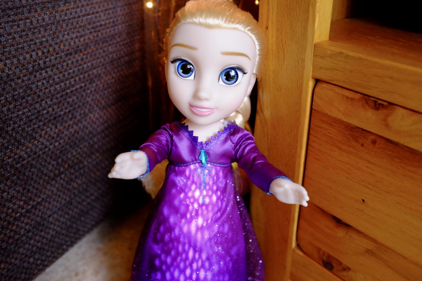 Elsa Singing Doll REVIEW Disney's Frozen 2 AD Run Jump Scrap!