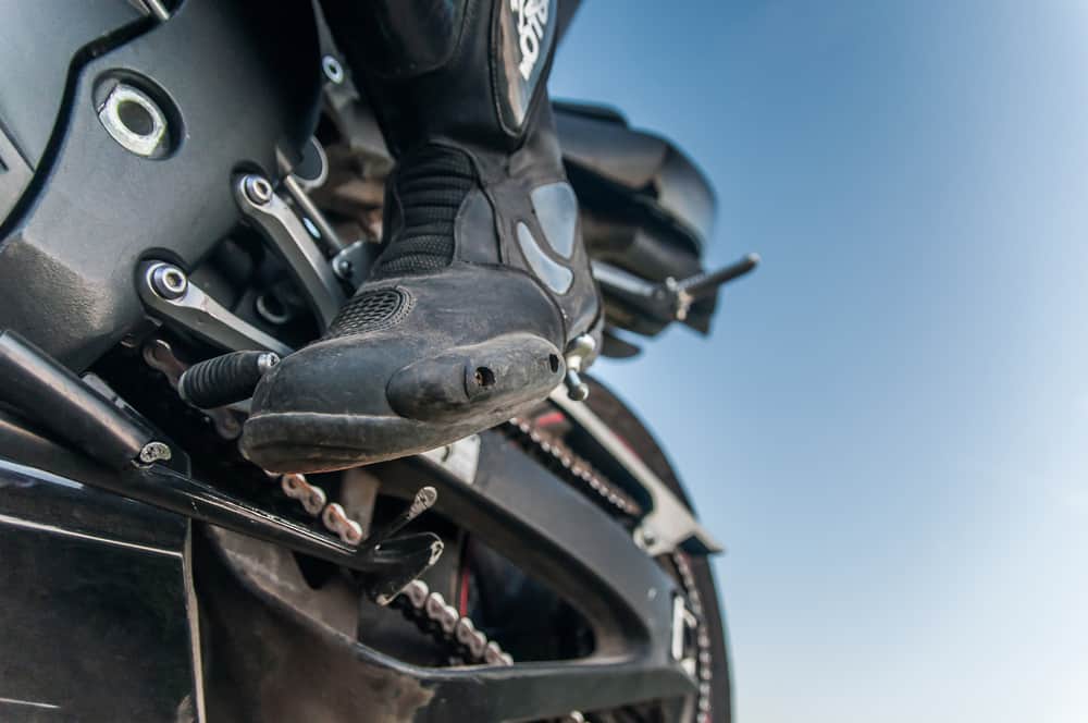 Beginner's Guide To Shifting Gears On A Motorcycle RunThaCity