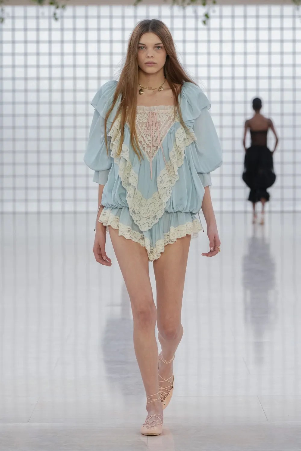 Chloé Spring Summer 2025 - RUNWAY MAGAZINE ® Official