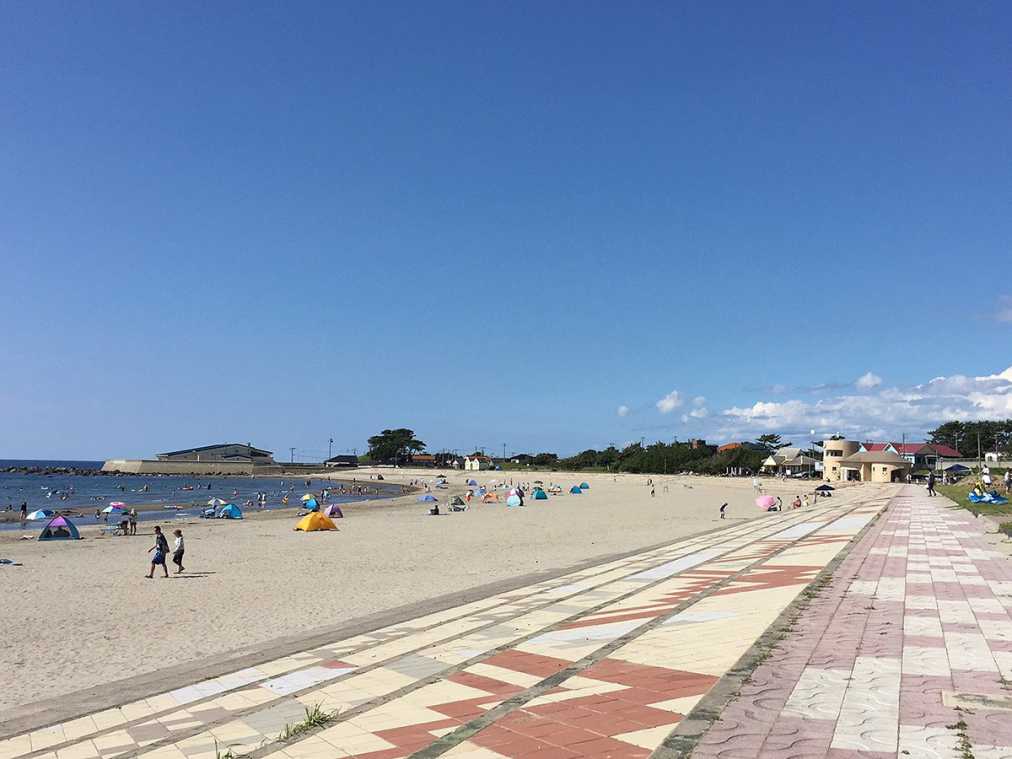 秋田県のおすすめビーチ・海水浴場、2020年度の開催・中止は？｜るるぶ&more.