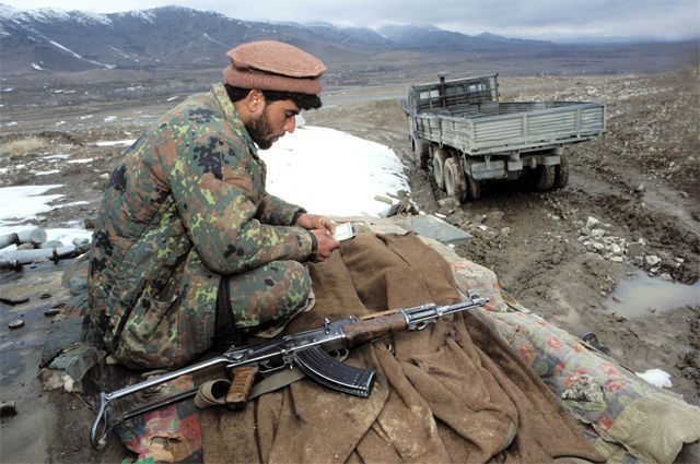 Afghanistan (paschtunisch und persisch افغانستان, dmg afġānistān, offiziell islamische republik afghanistan) ist ein binnenstaat an der schnittstelle von südasien, zentralasien und vorderasien, der an iran, turkmenistan, usbekistan, tadschikistan, die volksrepublik china und pakistan grenzt. Россия готовится войти в Афганистан - УКРАЇНА ЦЕ ЄВРОПА!!