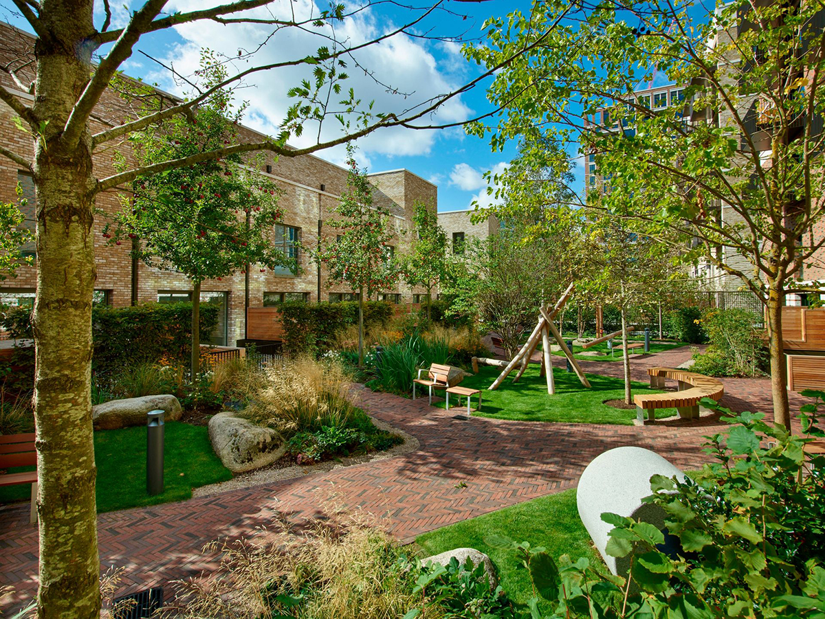 South Gardens, Elephant and Castle Playground equipment, design and