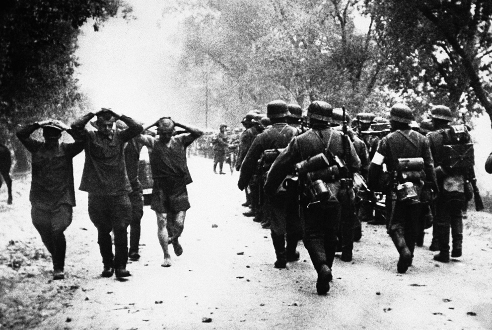 Фото 52: Как сдавались в плен во второй мировой войне…