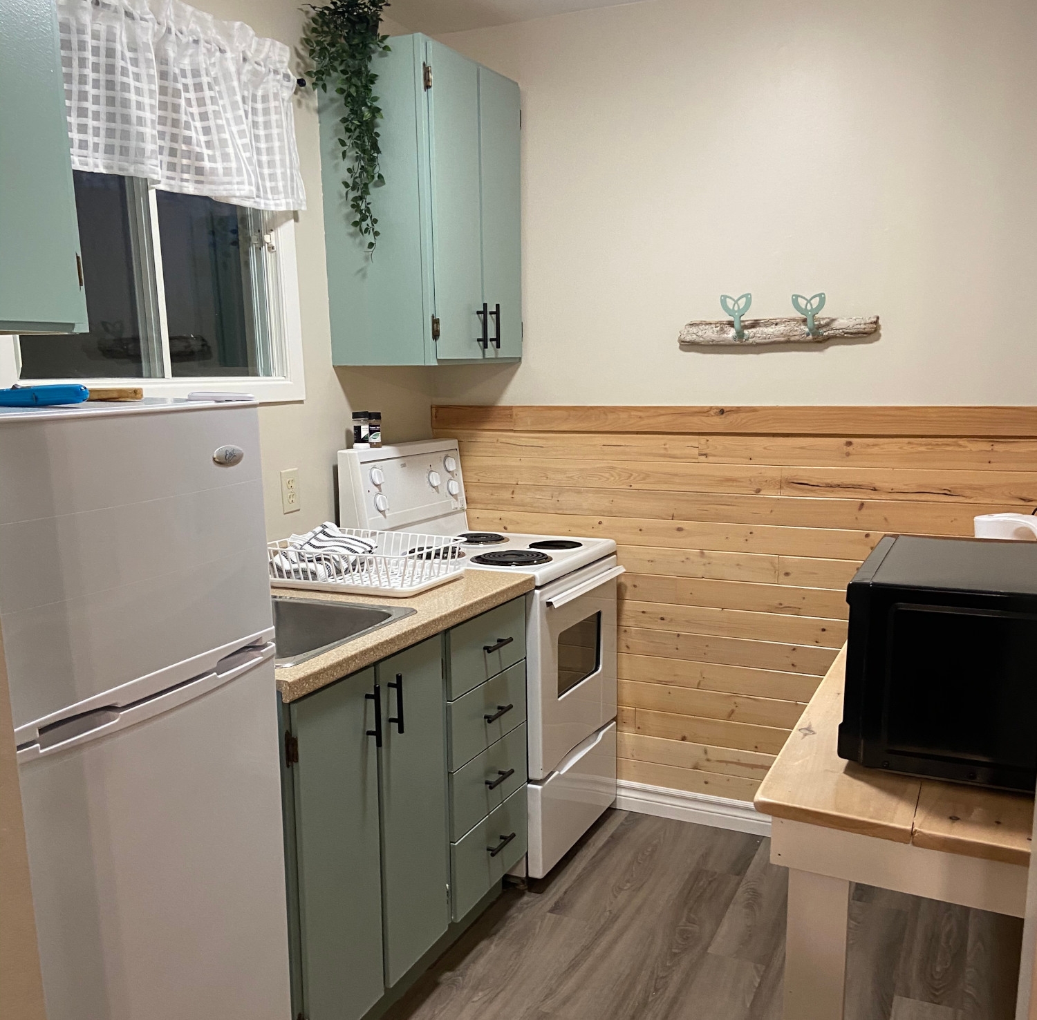 Rustic Wave Cottages Cottage & Glamping Pod in Port