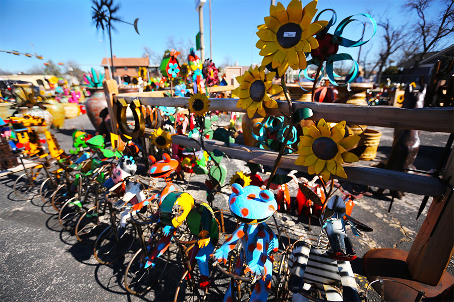 Metal Yard Decorations, Pottery, Windchimes & Weathervanes Rustler's