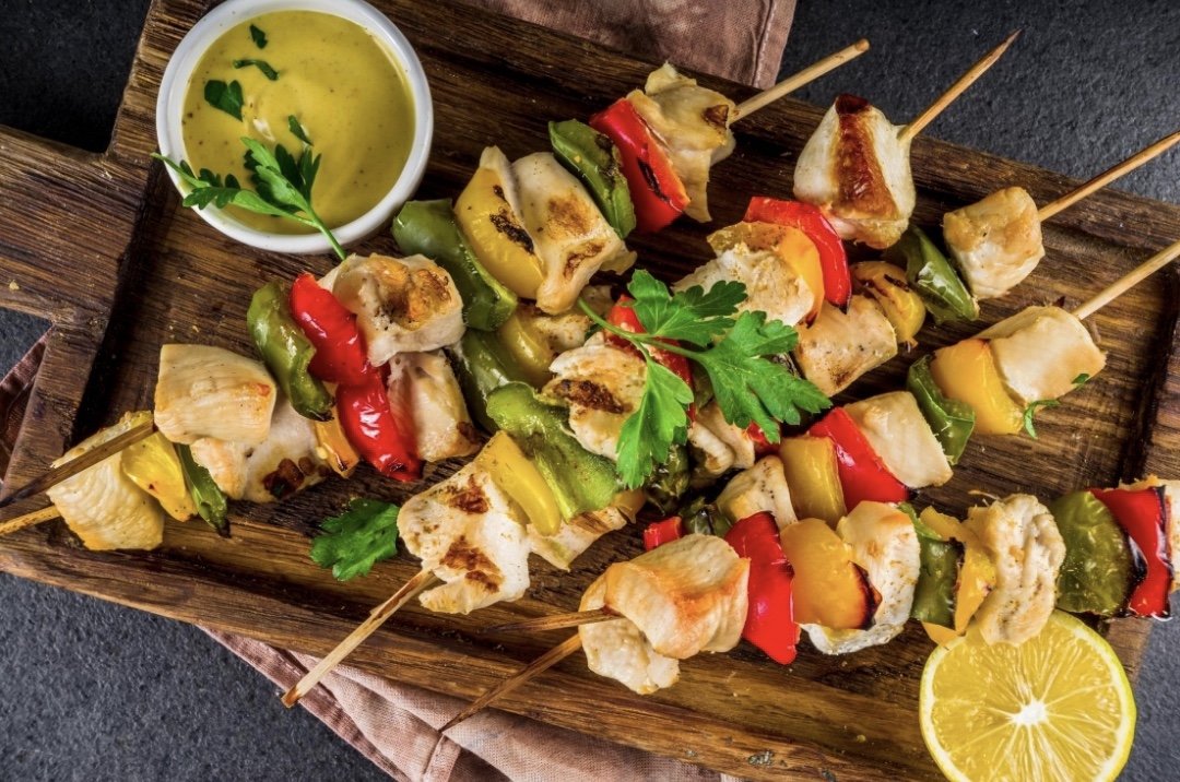 Кучино филе на шпажках с овощами