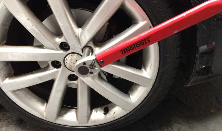 1/2 Or 3/8 Torque Wrench For Lug Nuts – A Mechanics View – Rustyautos.com