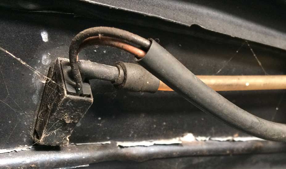 Can I Put Water In My Windshield Wiper? (5 Costly Mistakes To Avoid)