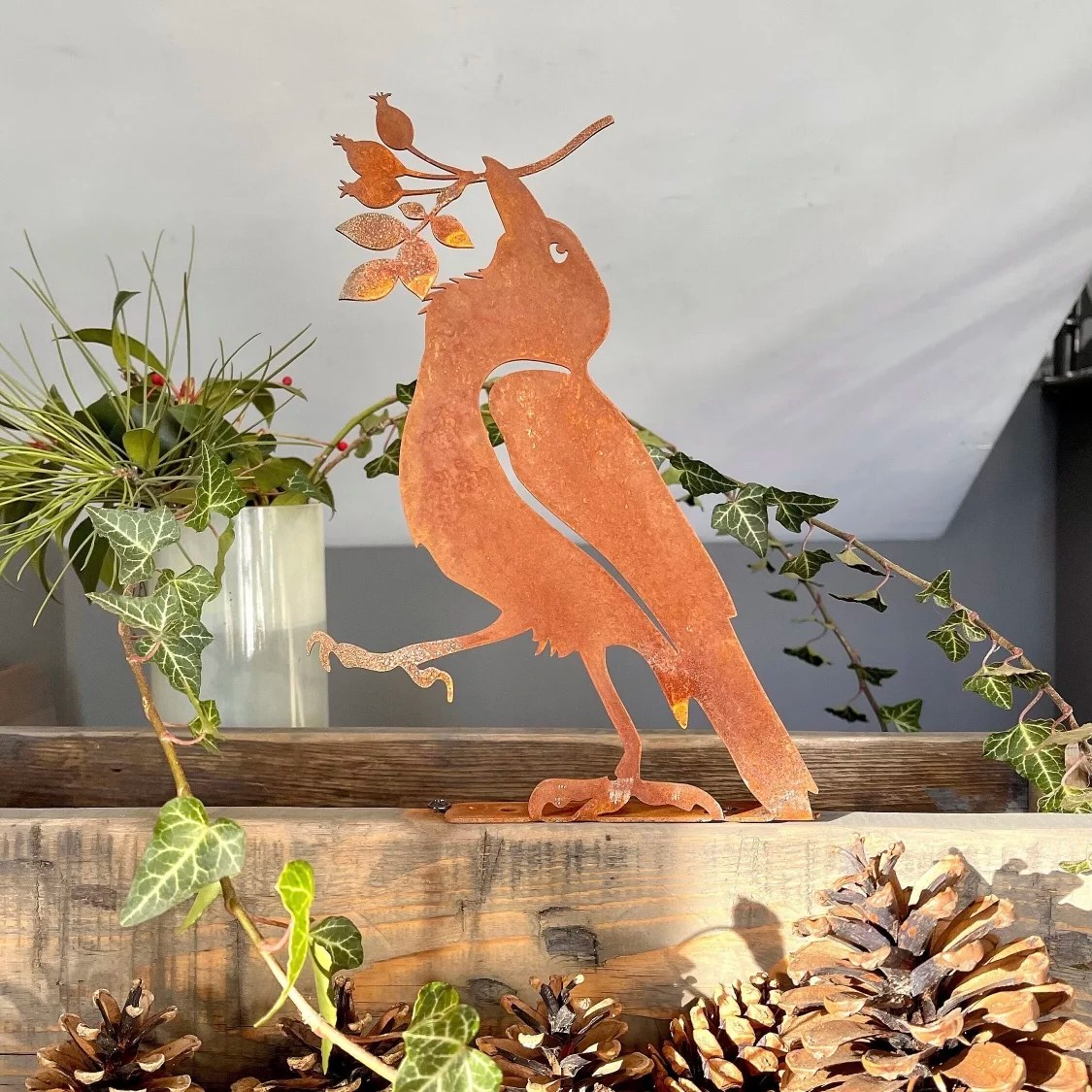 Garden Wall Topper Raven Holding a Rosa Canina Fence Topper