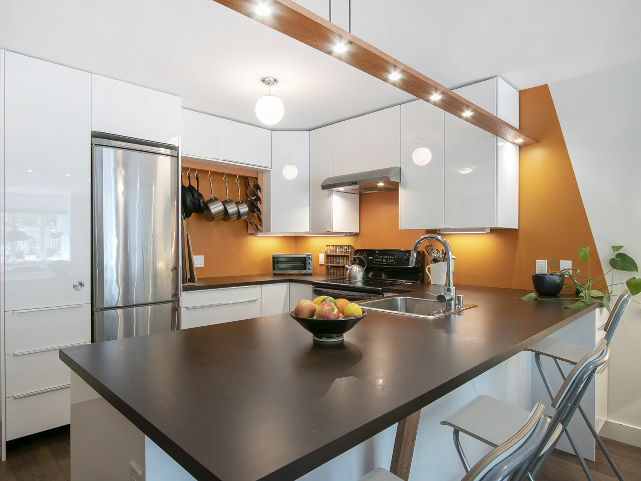 1101823 E St Stylish Renovated Condo in East Van