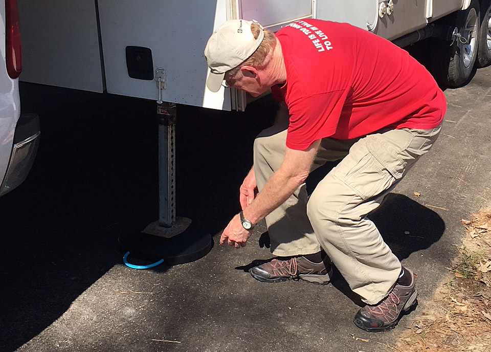 RV Jack Pads by DICA RoadWarrior Trailer & Camper Stabilizer Pads