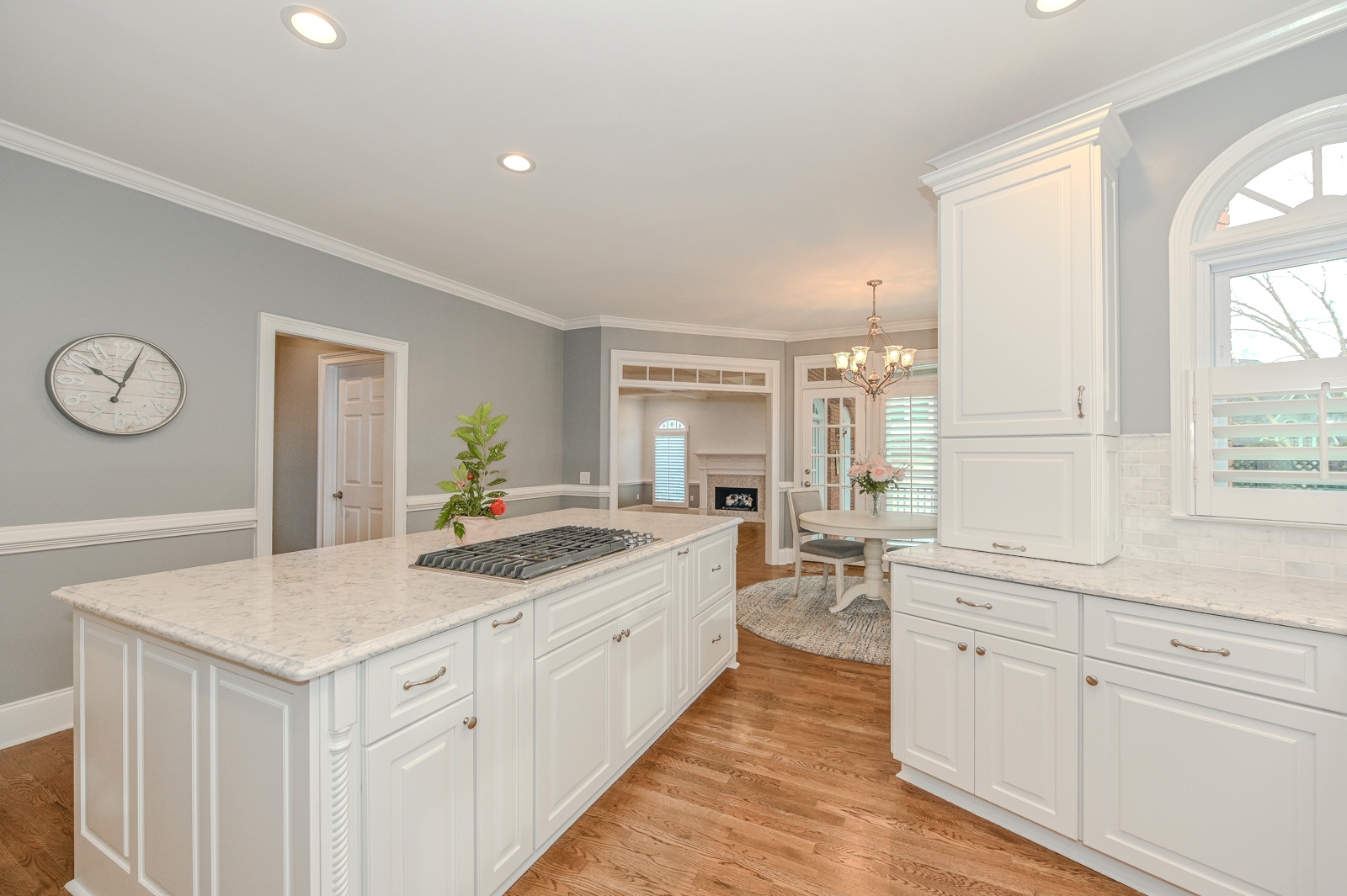 9200 Nesbit Lakes Drive Alpharetta, GA 30022 Ryan Ward, Broker