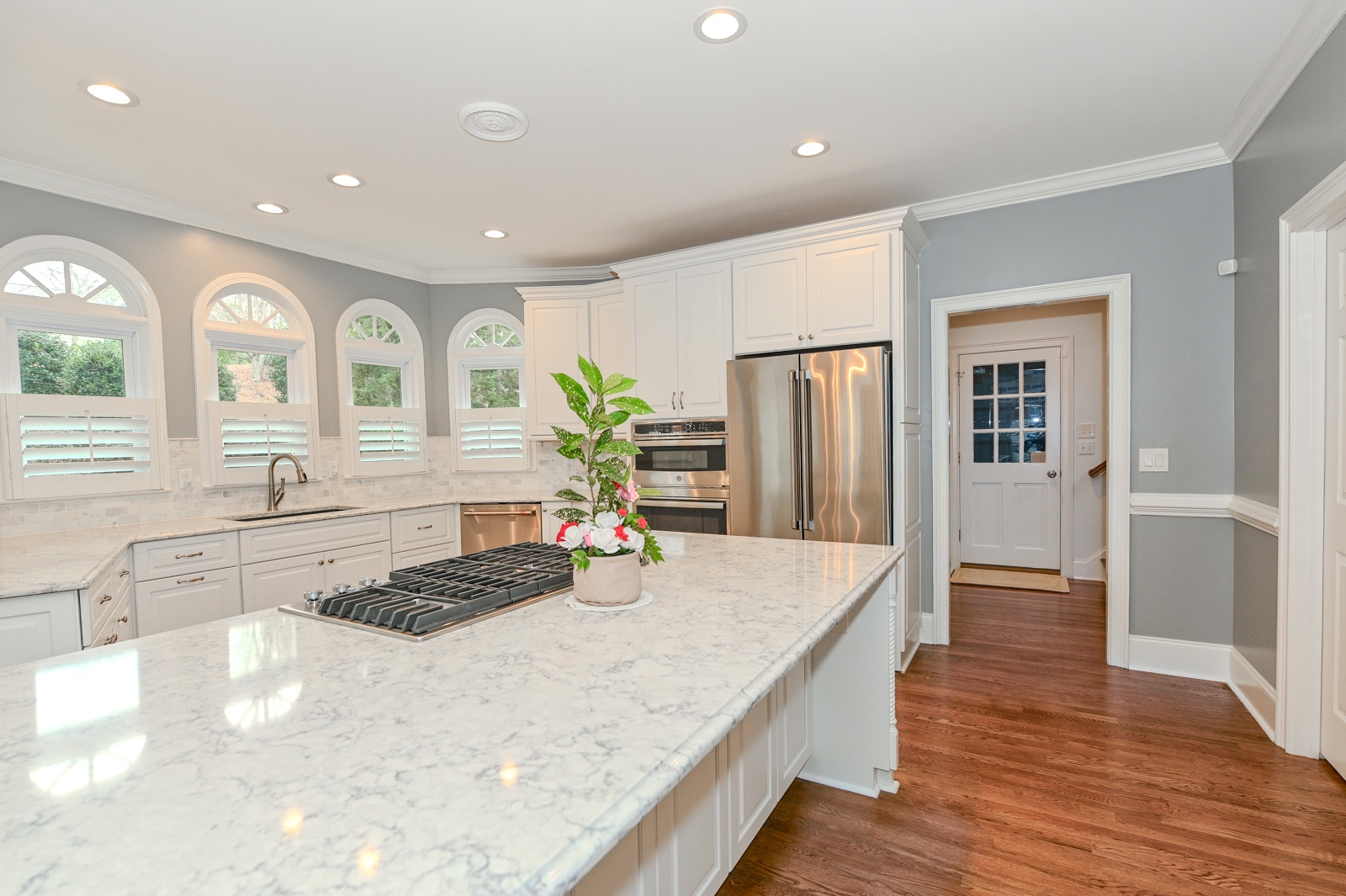 9200 Nesbit Lakes Drive Alpharetta, GA 30022 Ryan Ward, Broker