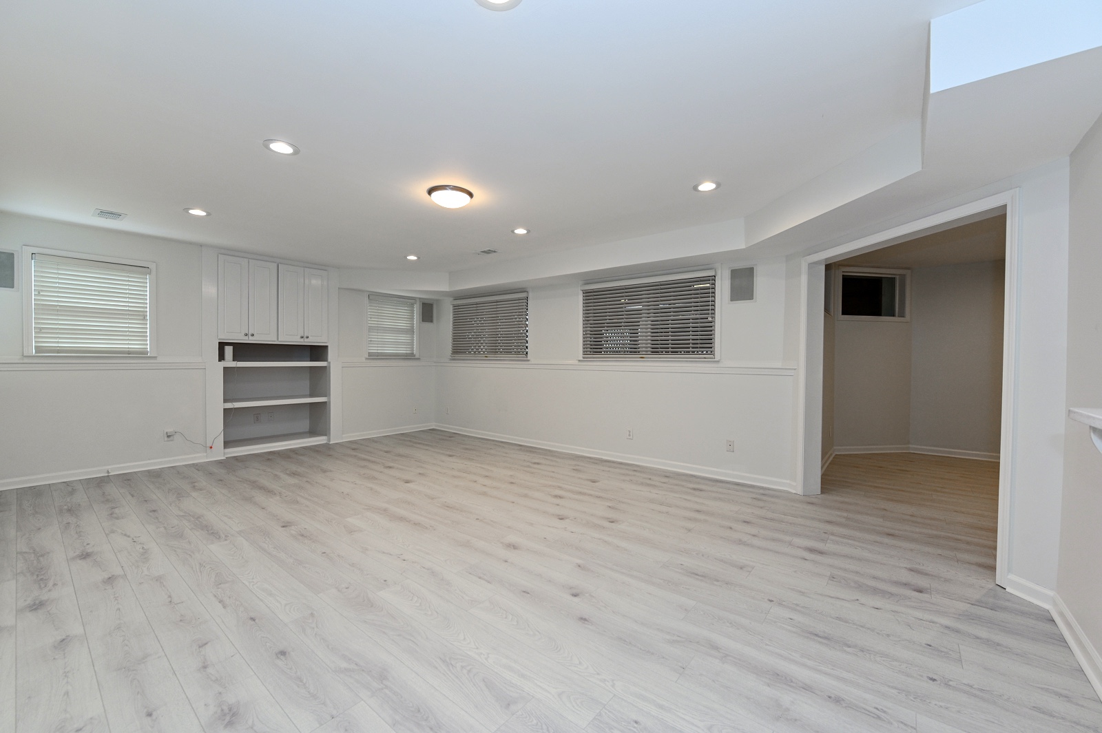 9200 Nesbit Lakes Drive Alpharetta, GA 30022 Ryan Ward, Broker