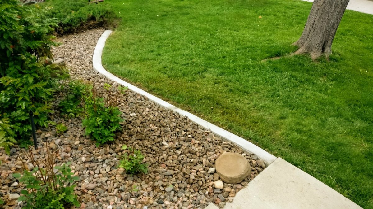 Simple Concrete Landscape Curbing » Ryan Hobbies