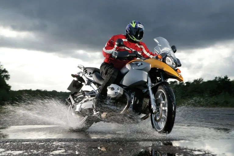 Top 7 Tips on How to Ride a Motorcycle in Rain