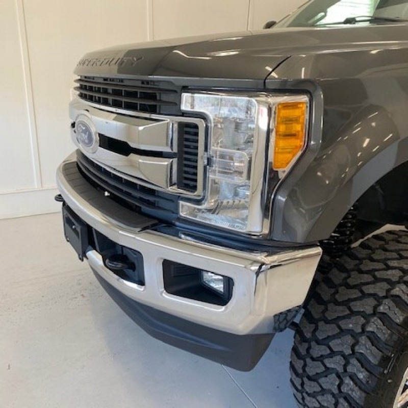 2017 Ford F250 Super Duty Crew Cab Short Bed lifted XLT 4x4 Loaded