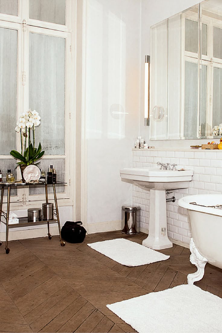 Parisian Style Bathroom Techieblogie.info