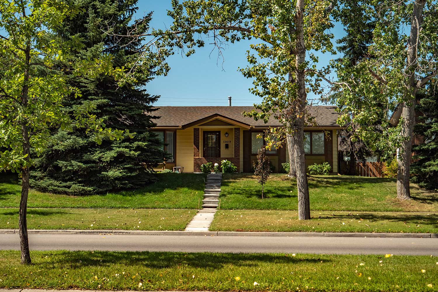 Lake Bonavista, AB Guide Find Homes in Calgary