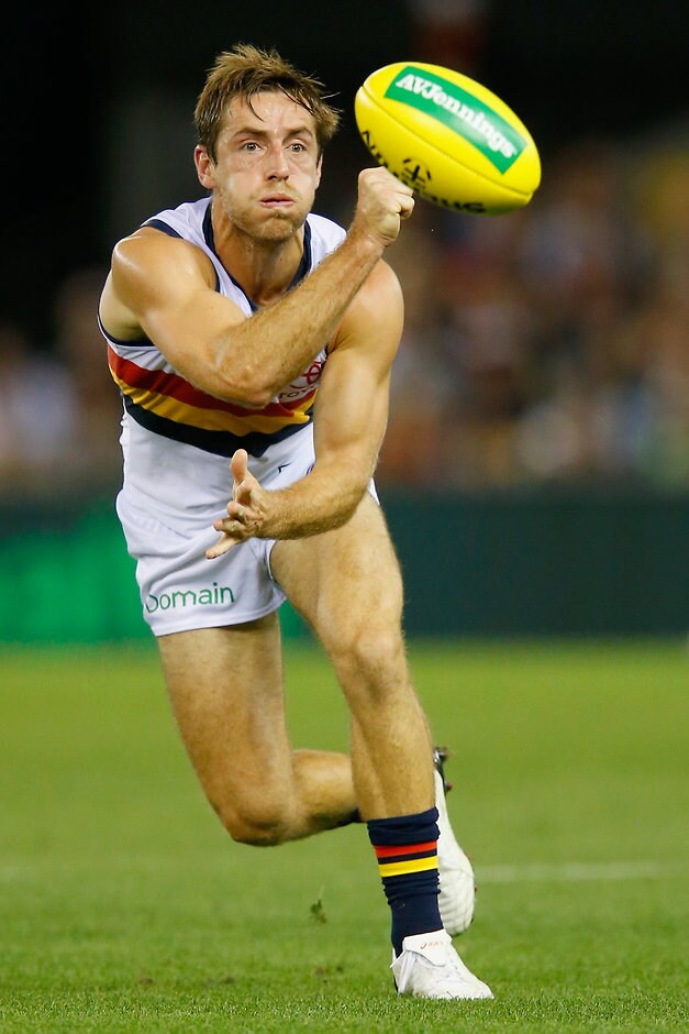 Veteran Crows midfielder inks new deal