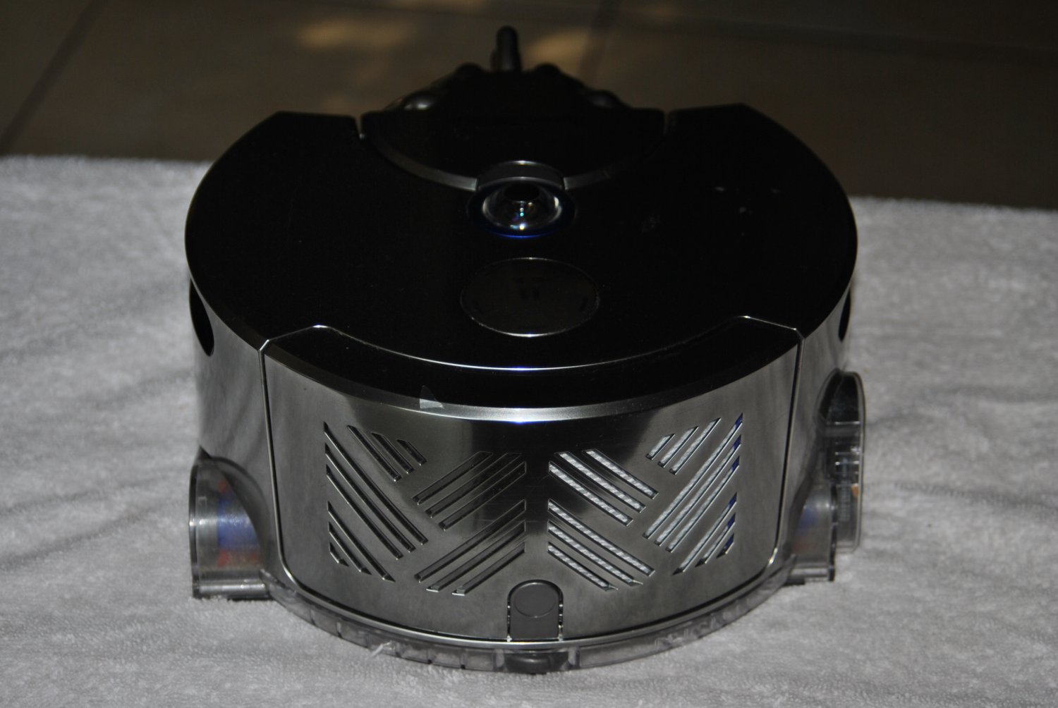 Dyson 360 Eye Robot Vacuum Cleaner no battery or charger jun19 3J