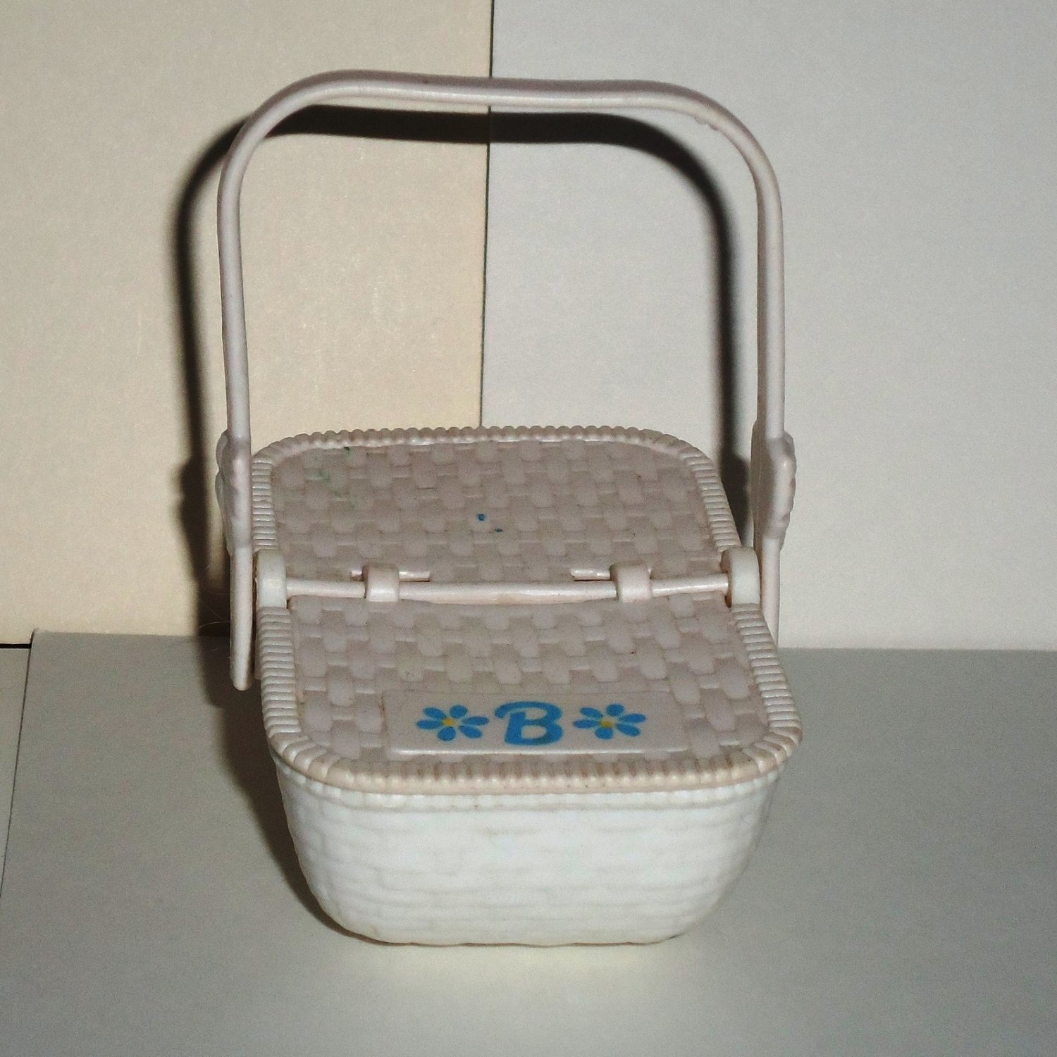Barbie White Plastic Picnic Basket for Dolls Mattel Loose Used