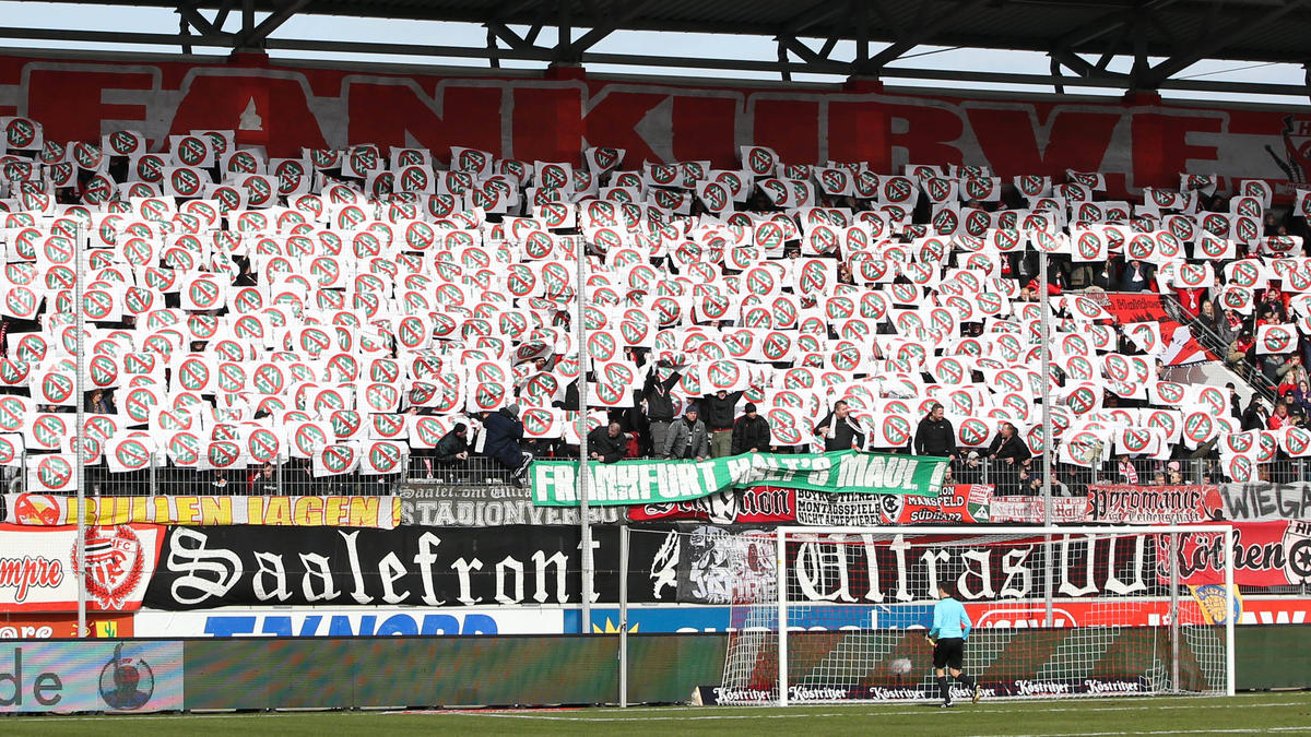 3. Liga HalleFans planen GeisterspielDemo am Stadion