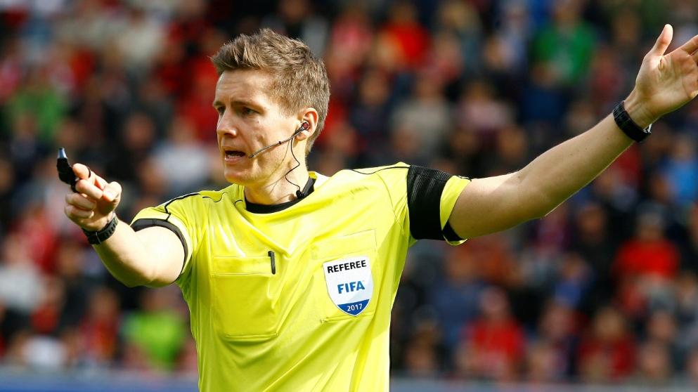 FC Bayern vs. Werder Bremen im DFBPokal Daniel Siebert leitet das
