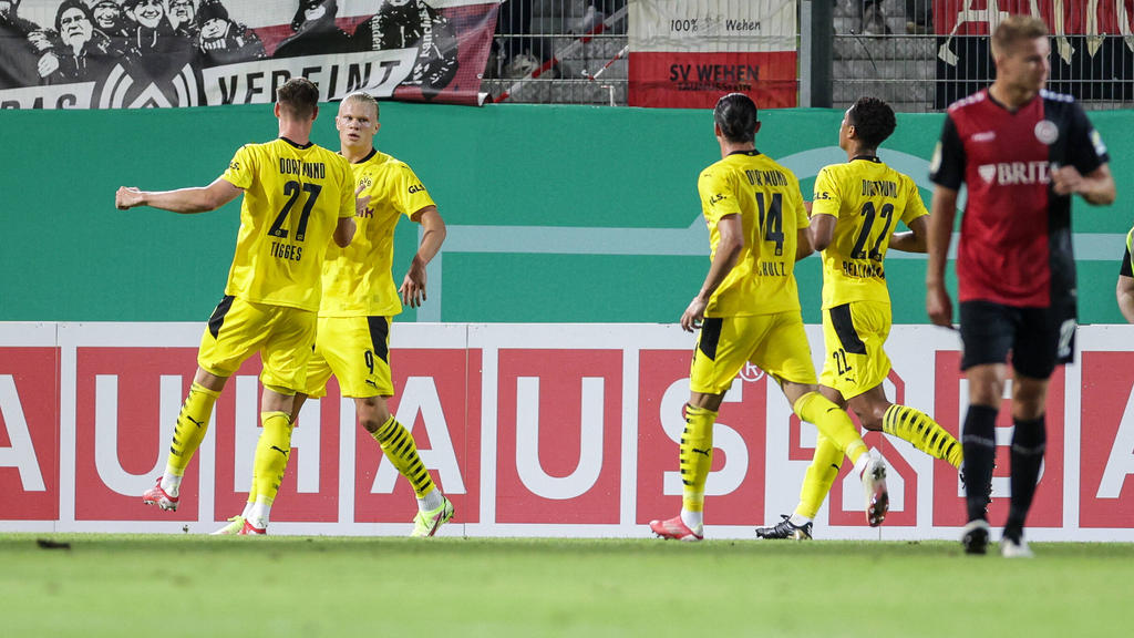 DFBPokal BVB dank HaalandDreierpack weiter Malen feiert Debüt