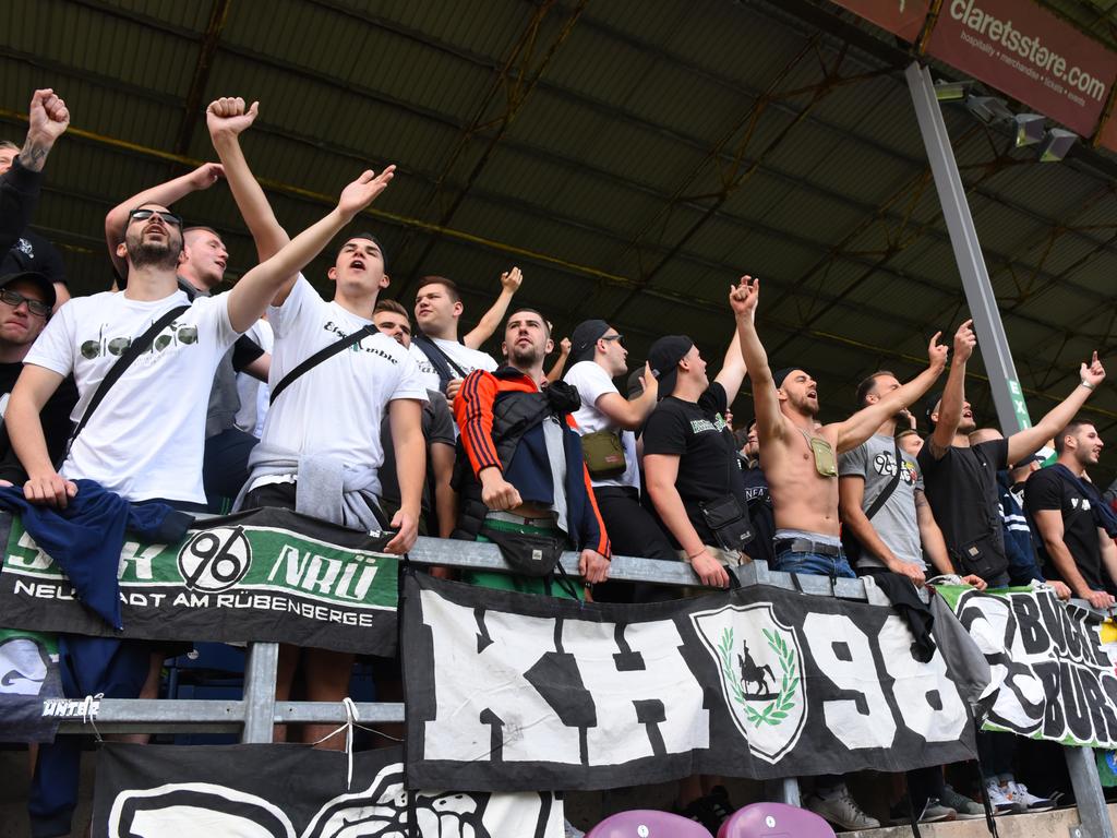 Holstein Kiel Hooligans / Spielzeug Von Hooligans Polizei In Sh Genervt