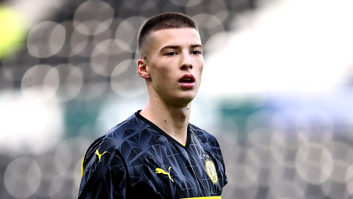 BVBTalent Tobias Raschl spricht über mögliche Leihe