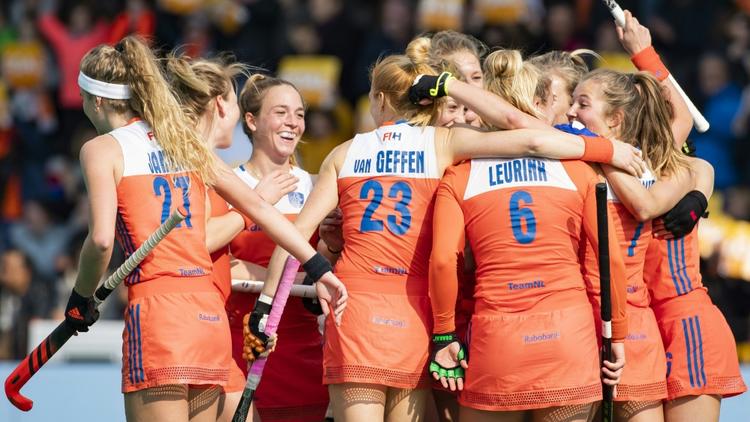 HockeyEM in Antwerpen Bärenstarke Niederländerinnen spazieren ins Finale