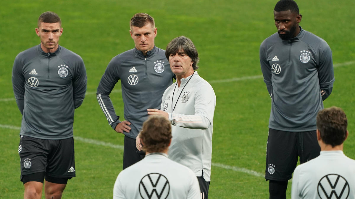 Nationalmannschaft Droht Joachim Löw der Rauswurf?